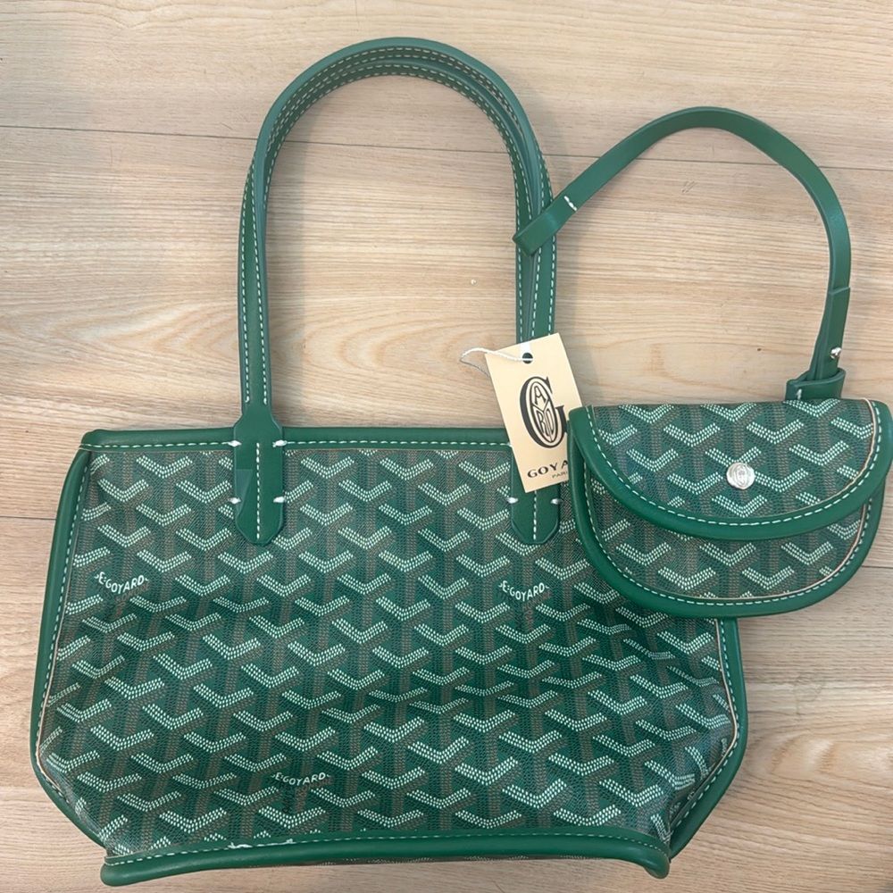 GY purse NWT